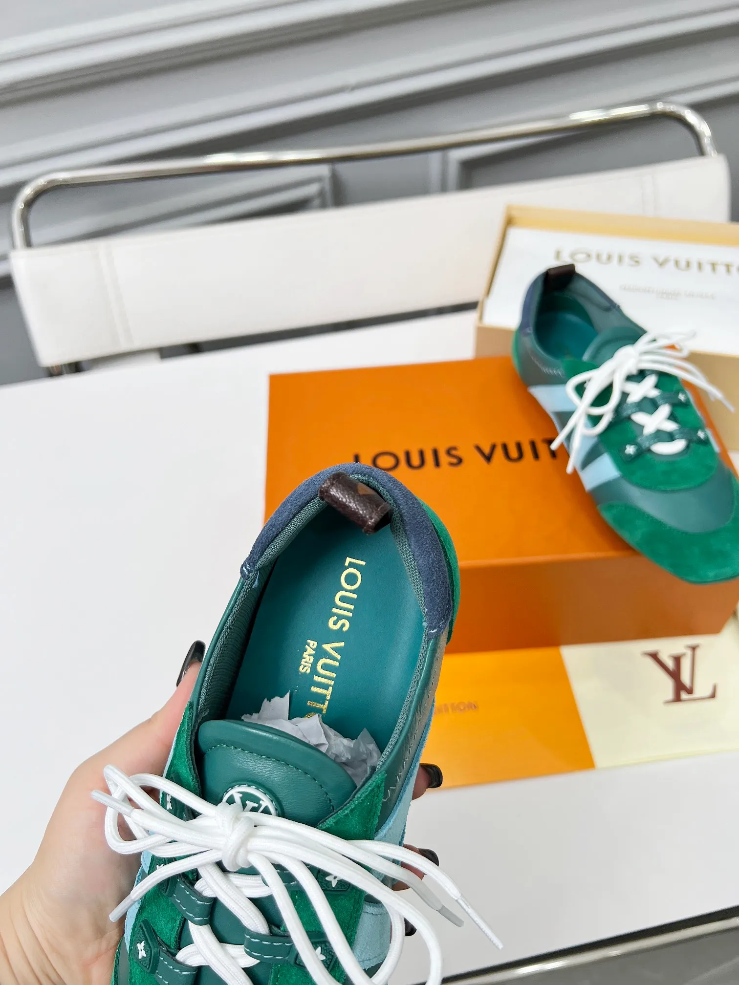 👟👟Ex-factory price 600👟👟 LV Sneakerina ballet-style sneakers are made of soft sheepskin and suede cow leather trimmings, and Monogram canvas is used to write the LV letters on the side, combining the light structure of ballet shoes with the comfortable texture of sneakers. Sacchetto craftsmanship and an injection-molded outsole complete the package, allowing for flexibility in a variety of looks. Code number: 35~41, colors are being updated...
